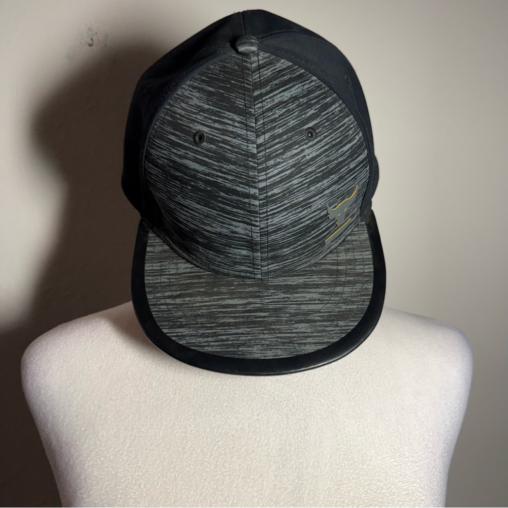 Men’s OSFM Black and Gray Under Armour Athletic Sporty Exercise SnapBack Hat